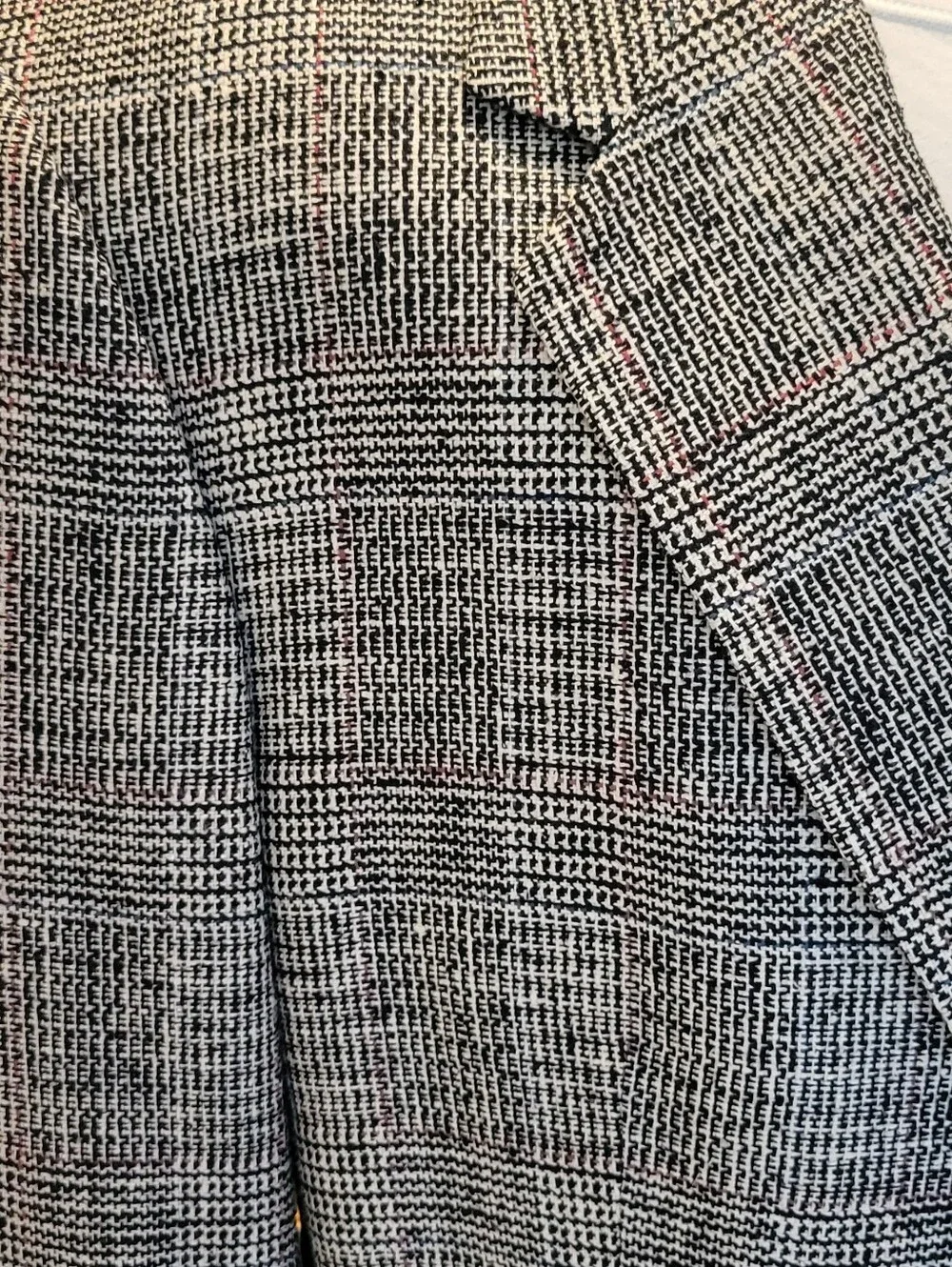 Stafford Executive Blazer 44L Gray-White-Some Pale Red Woven Silk.32 1/2